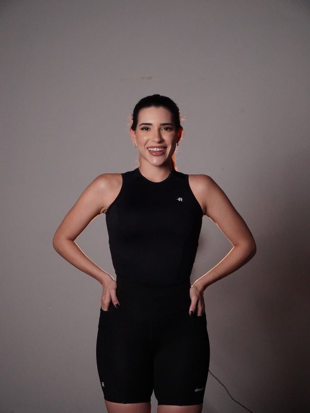 Short de Compressão 360 Sem Barra feminino Runaholic, cor preta, modelo de frente