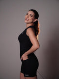 Short de Compressão 360 Sem Barra feminino Runaholic, cor preta, modelo de lado